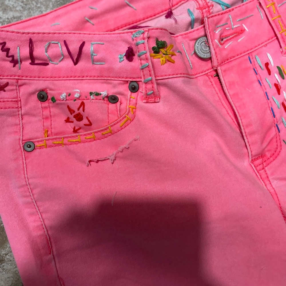 Cute, bright pink jeans, added embroidery touches & distressed…cute cute - Picture 6 of 6